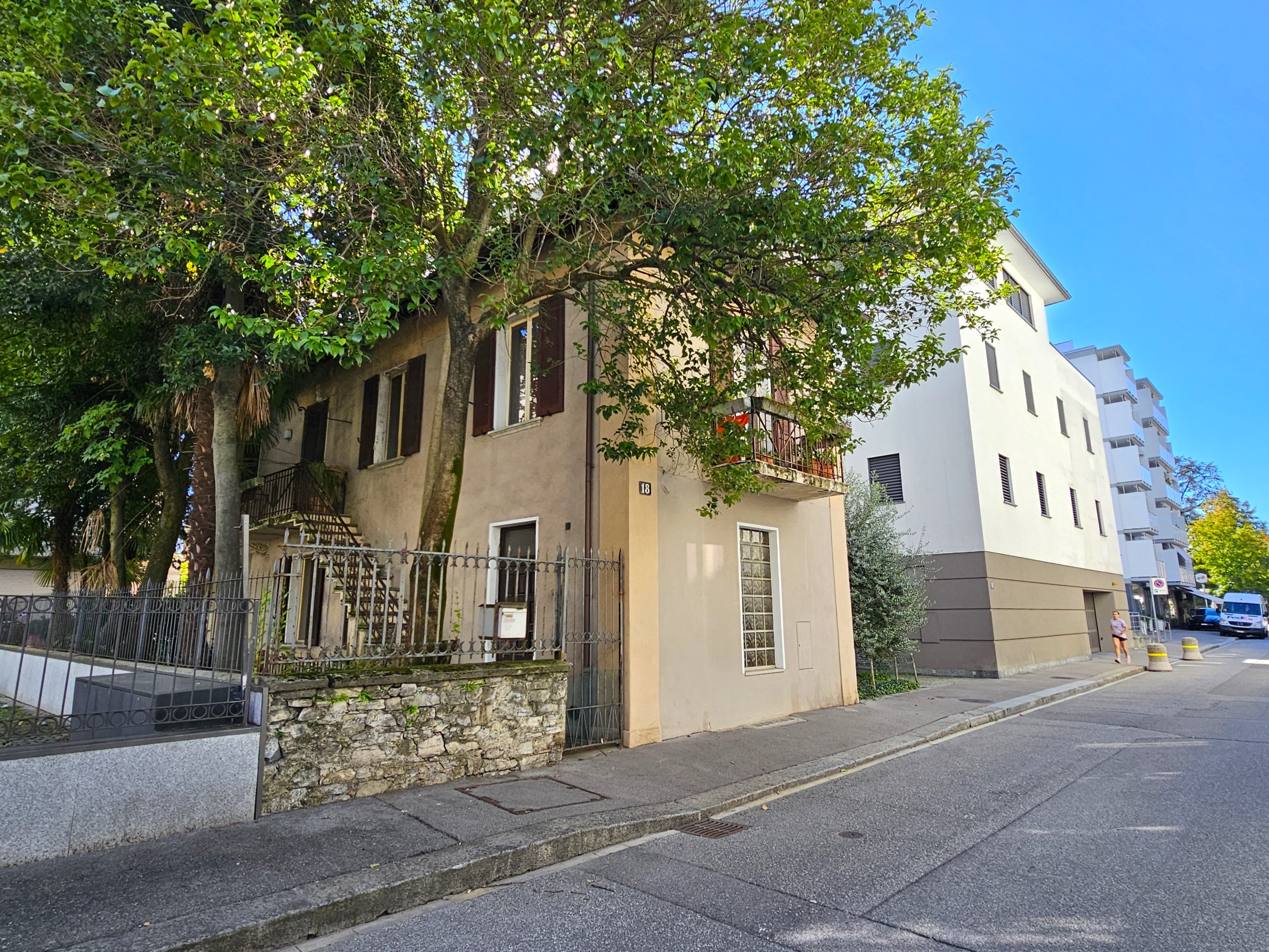 Casa monofamiliare da riattare ed ideale per investimento da reddito, in vendita a Lugano